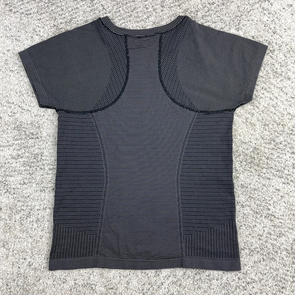 Lululemon Top Womens 6 Shirt Cap Sleeve Tee Striped Black White Training Stretch